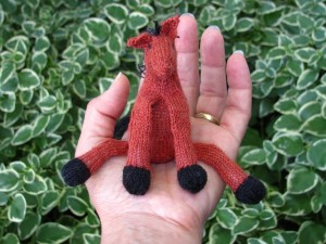 Tiny, tiny horse <3 Tiny, tiny horse <3