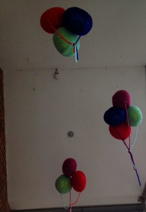 Floating yarn balloons <3