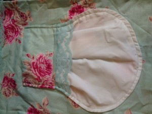 Close up of the pocket on the flowery apron.