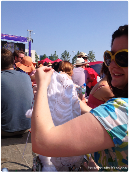 Knitting during the tennis.