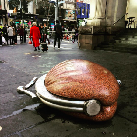 The purse I needed to pay for all that yarn...giant purse on the streets of Melbourne.