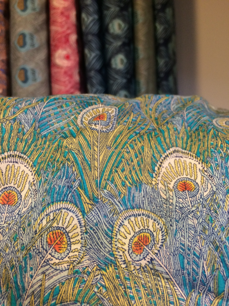 I'm having a thing for peacocks at the moment - love this fabric!