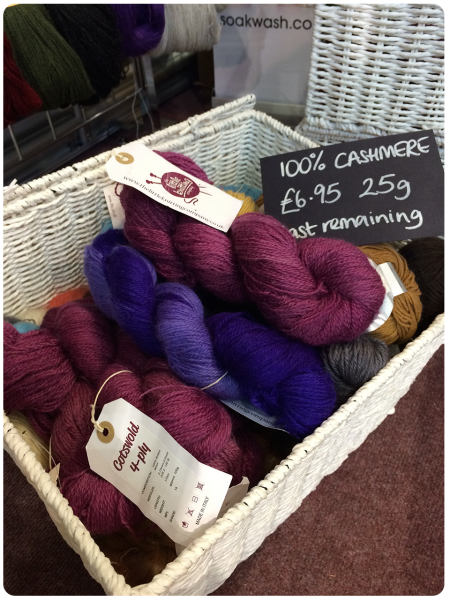 Cashmere skeins in royal colours, for a good price. I nearly did it!